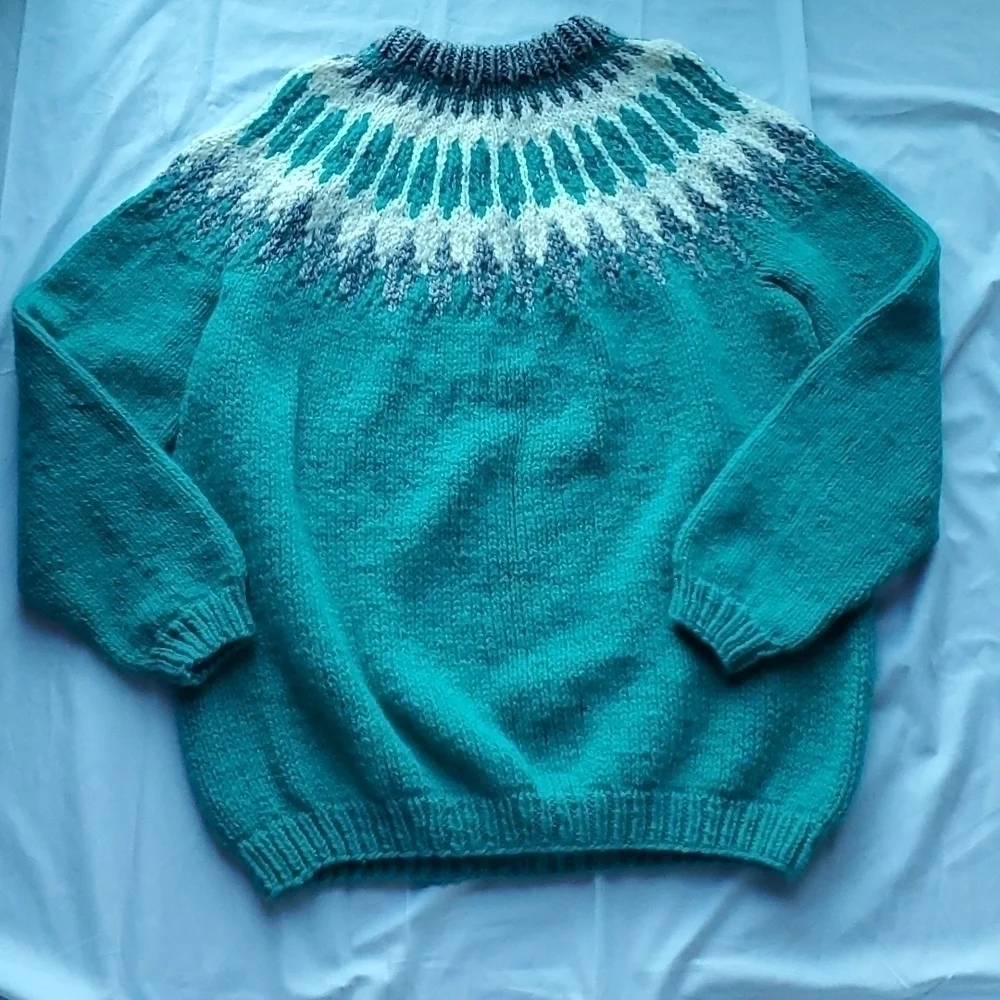 Vintage Cottagecore Grannycore Handmade Crotchet Green Crewneck Sweater - Picture 4 of 5